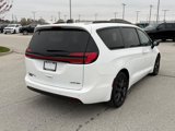 New 2024 Chrysler Pacifica Limited w/ Uconnect Theater Family Group image 4
