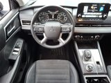 Used 2022 Mitsubishi Outlander SE image 2