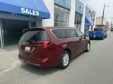 Used 2023 Chrysler Pacifica Touring-L image 5