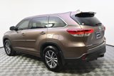 Used 2017 Toyota Highlander XLE image 3