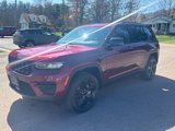 Used 2024 Jeep Grand Cherokee Altitude image 2