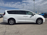 Used 2023 Chrysler Pacifica Touring-L image 4