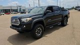 Used 2017 Toyota Tacoma TRD Off-Road w/ Tow Package (A/T) image 4