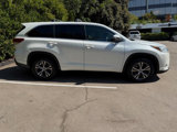Used 2017 Toyota Highlander image 4
