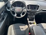 Used 2022 GMC Terrain SLE w/ Driver Convenience Package image 4