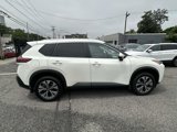 Used 2022 Nissan Rogue SV image 2
