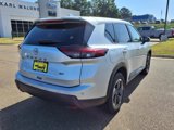 Used 2024 Nissan Rogue SV image 3