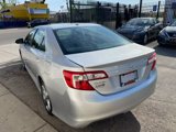 Used 2014 Toyota Camry SE image 2
