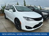Used 2018 Chrysler Pacifica Touring-L Plus w/ S Appearance Package image 4