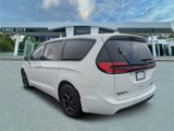 Used 2022 Chrysler Pacifica Touring-L w/ Uconnect Theater Family Group image 5