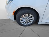 Used 2018 Chrysler Pacifica Touring-L image 3