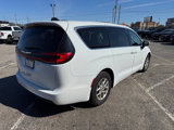 Used 2023 Chrysler Pacifica Touring-L image 5