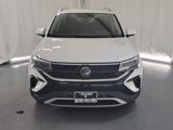 Used 2024 Volkswagen Taos SE image 2