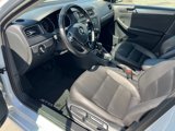 Used 2017 Volkswagen Jetta SE image 3