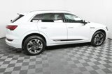 Used 2022 Audi e-tron Premium image 2