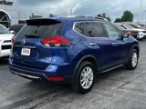 Used 2017 Nissan Rogue SV image 3