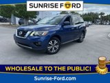 Used 2017 Nissan Pathfinder SV image 1