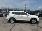 Used 2017 Nissan Rogue SV w/ SV Premium Package image 2