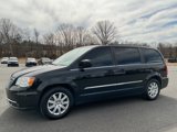 Used 2015 Chrysler Town & Country Touring image 2