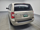 Used 2016 Chrysler Town & Country Touring-L image 6