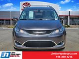Used 2017 Chrysler Pacifica Touring-L image 2