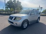 Used 2008 Nissan Pathfinder SE image 2