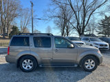 Used 2009 Nissan Pathfinder SE image 2