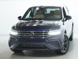 Used 2022 Volkswagen Tiguan SE w/ Panoramic Sunroof Package image 3