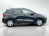 Used 2022 Chevrolet Trax LT w/ LT Convenience Package image 3