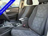 Used 2016 Nissan Rogue SV image 2