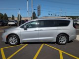 Used 2022 Chrysler Pacifica Touring-L image 4