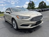 Used 2017 Ford Fusion SE w/ Fusion SE Technology Package image 2