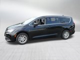Used 2017 Chrysler Pacifica Touring image 3
