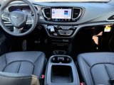 New 2025 Chrysler Pacifica Select image 6