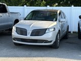 Used 2019 Lincoln MKT AWD image 3