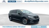 Used 2023 Chrysler Pacifica Touring-L image 1