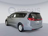 Used 2021 Chrysler Pacifica Touring-L image 4