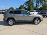 Used 2018 Jeep Cherokee Latitude Plus w/ Comfort/Convenience Group image 2