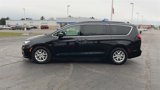 Used 2022 Chrysler Pacifica Touring-L image 5