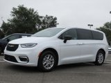 New 2025 Chrysler Pacifica Select image 3