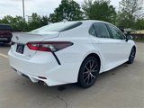 Used 2023 Toyota Camry SE image 3