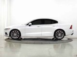 Used 2020 Volvo S60 T5 Momentum image 4