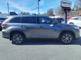 Used 2019 Toyota Highlander XLE image 2