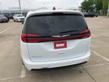 Used 2023 Chrysler Pacifica Touring-L image 6
