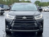Used 2019 Toyota Highlander SE image 2