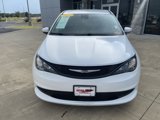 Used 2023 Chrysler Voyager LX image 3