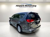 Used 2017 Chrysler Pacifica Touring image 3