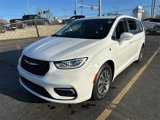 Used 2022 Chrysler Pacifica Touring-L w/ Uconnect Theater Family Group image 2
