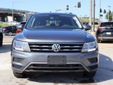 Used 2020 Volkswagen Tiguan SE w/ Panoramic Sunroof Package image 2