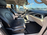 Used 2018 Chrysler Pacifica Limited image 5
